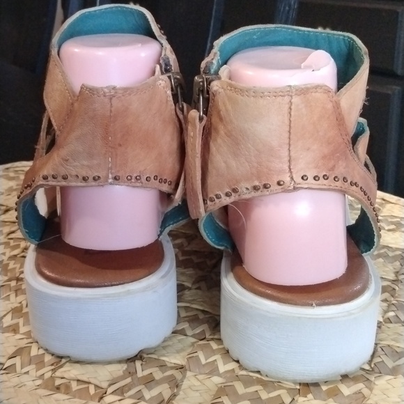 ROAN BY BED/STU SANDALS - Picture 6 of 13